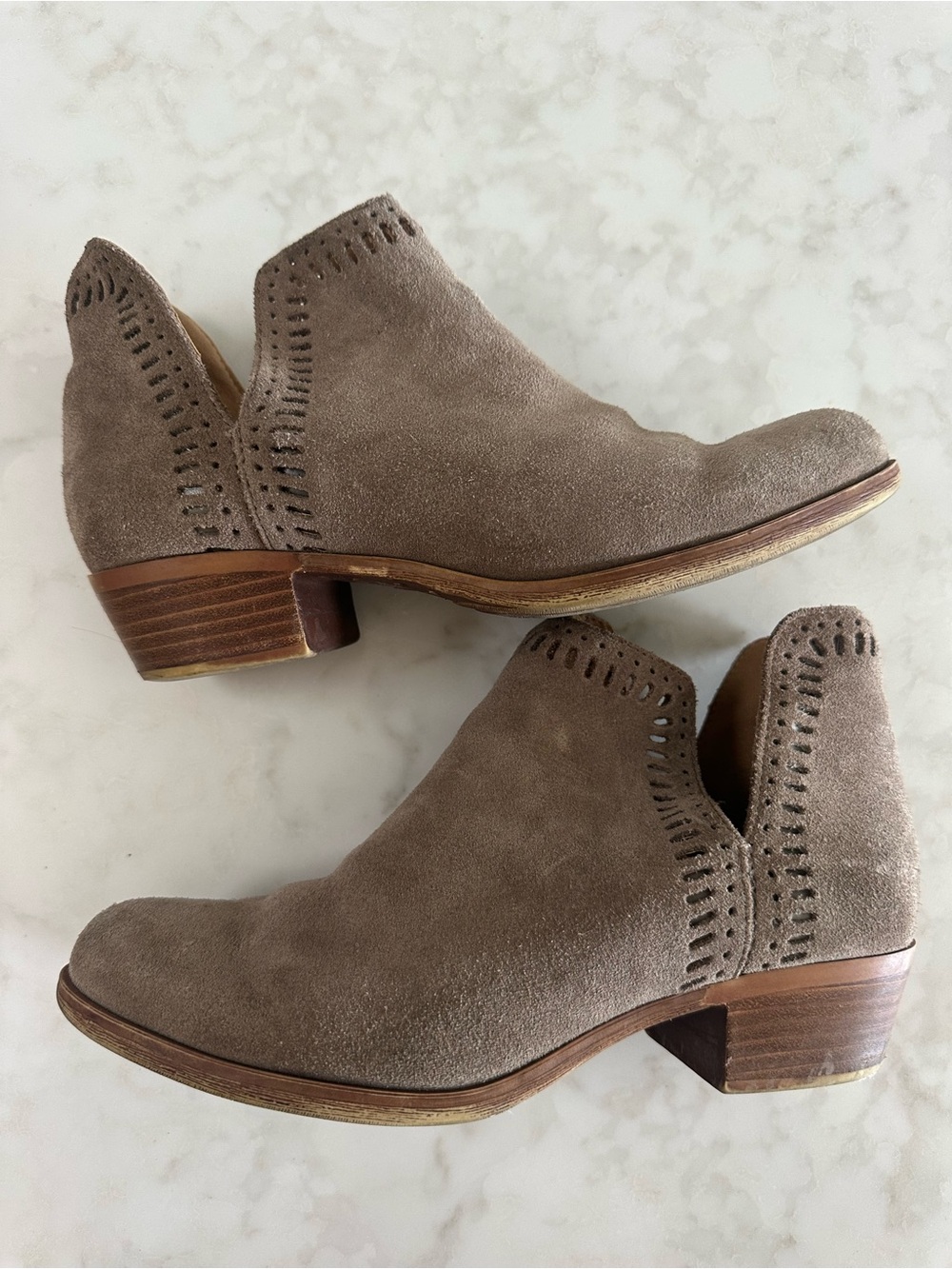 Lucky Brand Taupe Suede Cutout Ankle Bustina Booties. Size 7